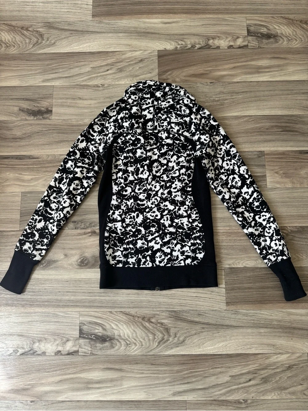 Lululemon Cozy Cuddle Up Jacket in Fleur Sombre Size 2